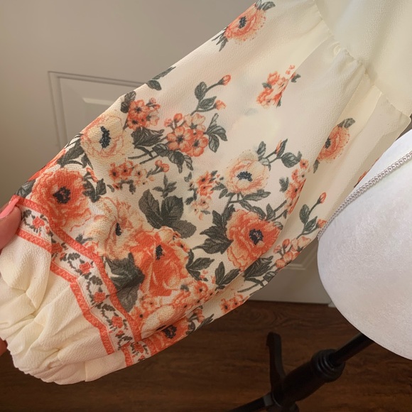 SOLD SOLD SOLD: Long sleeve Hand tie crop top - Picture 4 of 8